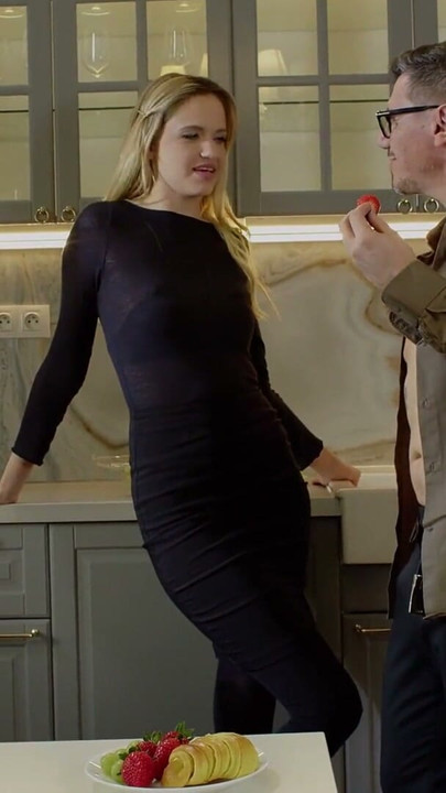 Private com - Novella Night se pone su lencería, desayuna y se la mete por el culo | Clip 1