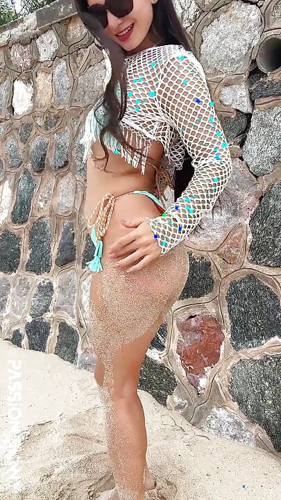 Schoonheid Bikiniplezier En Sexy Dans Op Het Strand