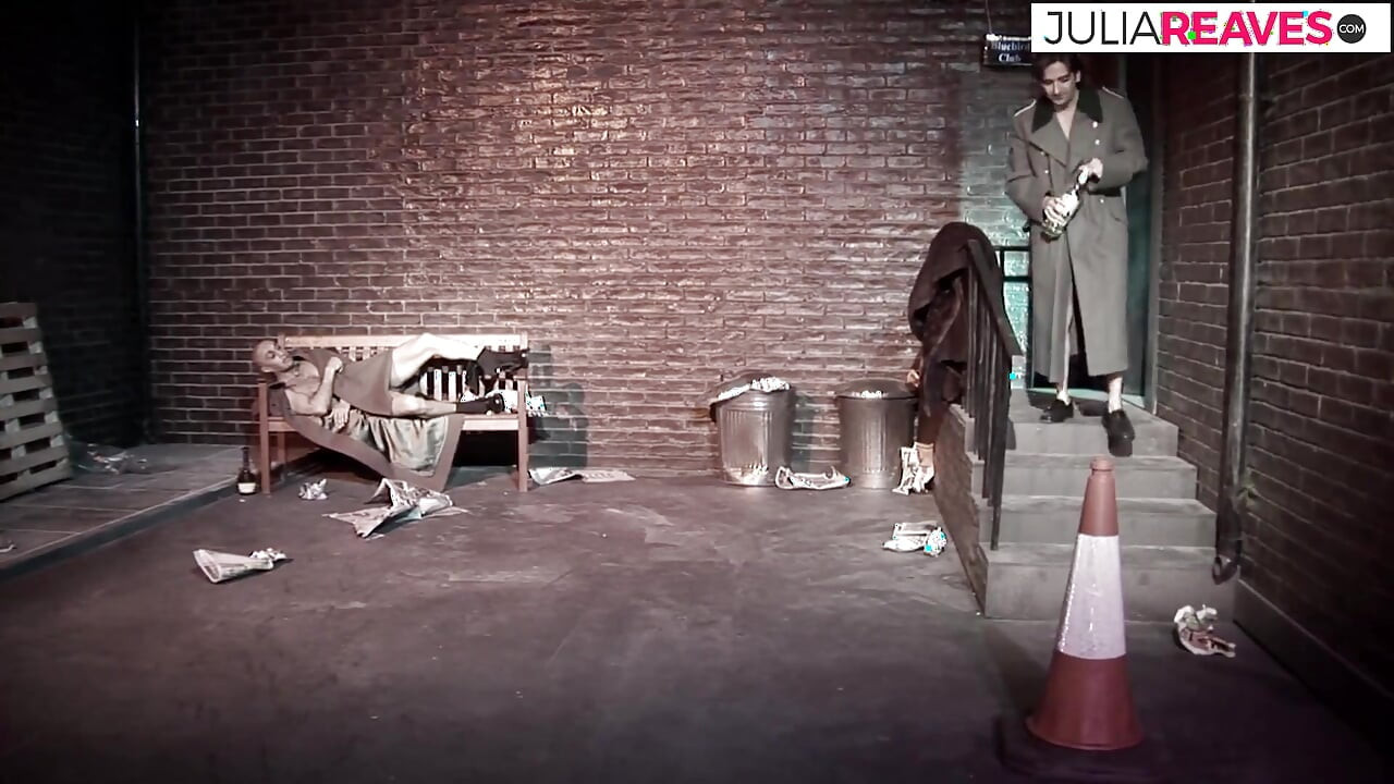 重口味熟女三人行 - 两个饥渴的熟女, 一根鸡巴, 完全混乱