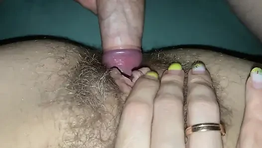 Memek berbulu dientot sama kontol besar - close up