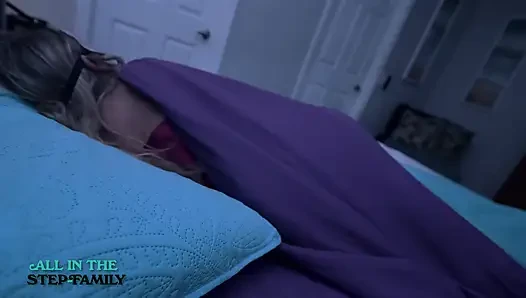 Sneaky Stepdaughter Fucks Stepdad to Save His Marriage - Sofie Reyez - Aitsf S3:e1