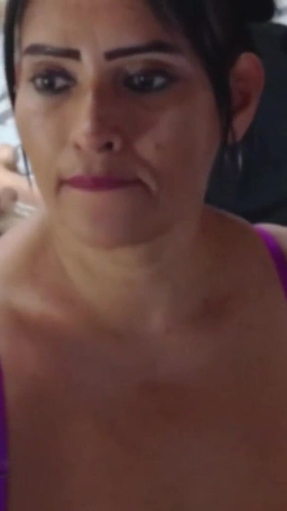 Momen melahap rahang dari tante seksi yang lagi menggoda dan pamer toket besarnya"