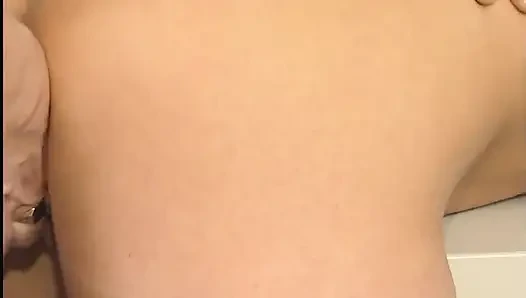 Sarışın erkek delisi patronun onu sikmek istemesine seviniyor!