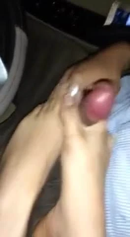 Footjob n cumshot in the car