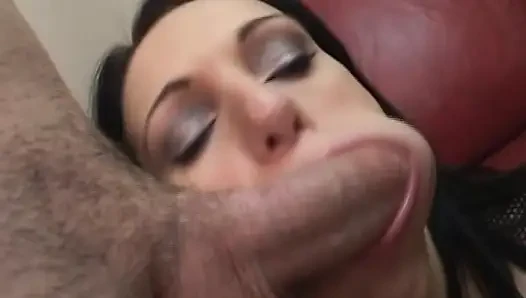 Cewek menggoda rambut cokelat lagi asik nyepong dan fingering memek bebasknya