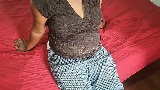 Temizlikçi kadın azgın bayan yatak odasında çok seksi