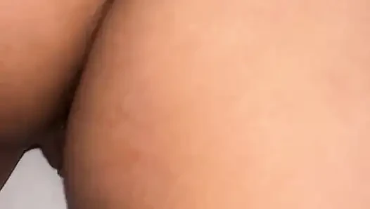 Azgın desi üvey kız kardeş dün geceki edepsiz seks hikayesini erkek arkadaşıyla paylaşıyor
