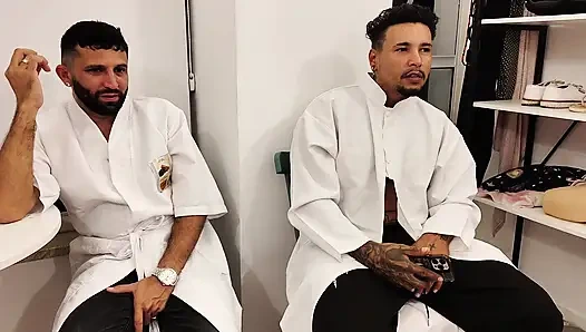 Два сводных брата пробивали хуй карлика