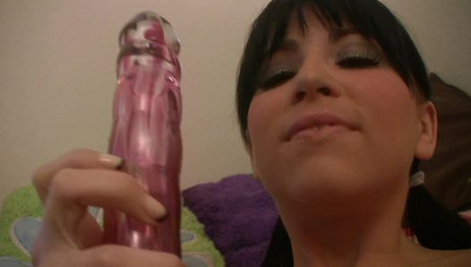 Meine beste Freundin ist mein lila Dildo