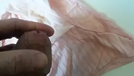 Kız kardeşinin külotuna boşalmak