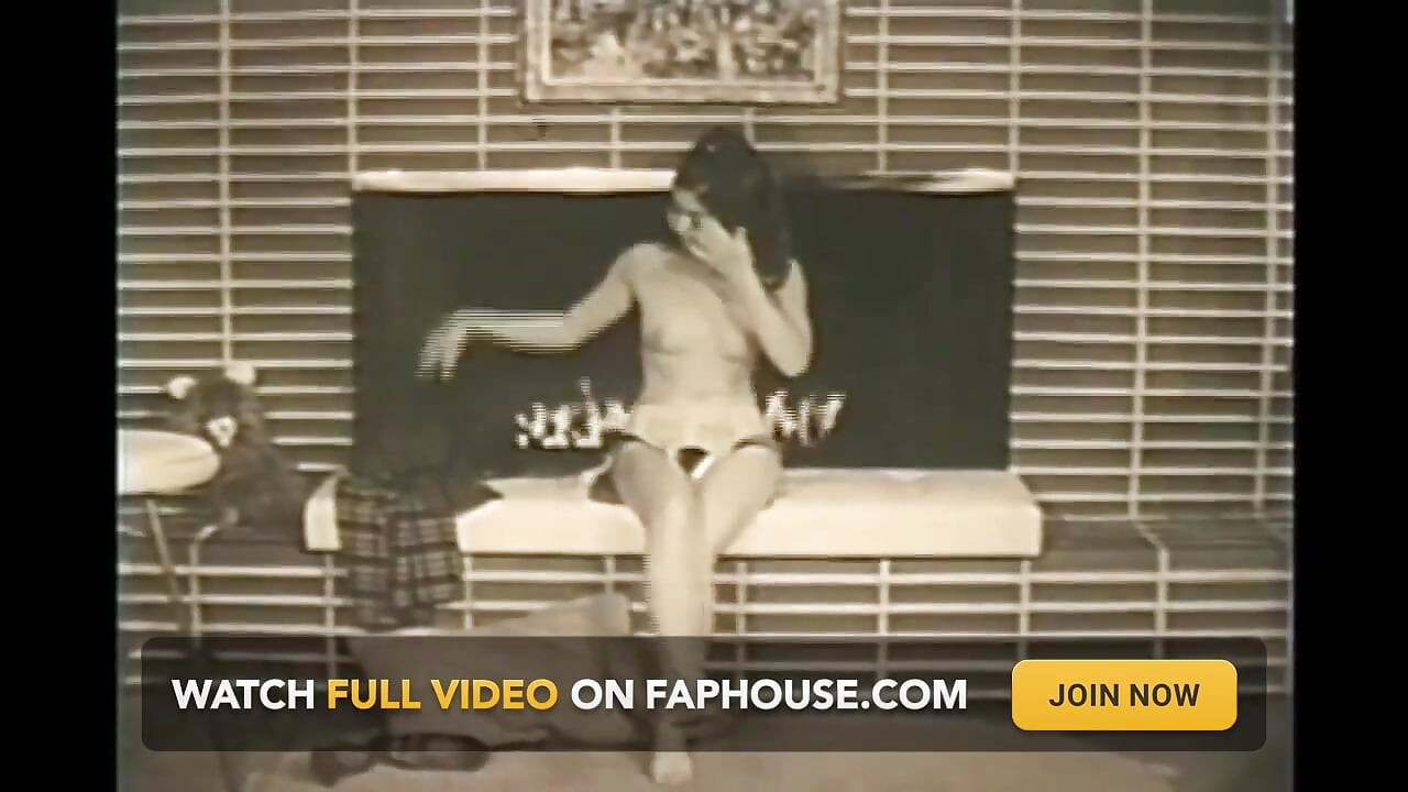 فتيات رائعات كلاسيكيات مع كس مشعر بالدانتيل الأسود (فيلم كامل)