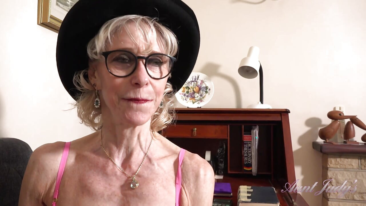 Auntjudys - твоя зріла дівчина бос ді Lite смокче твій член в офісі