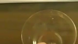 Precum Leak-Squirt im Glas