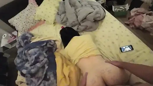 Китайская милфа Slutty Kitty позволяет Yummy Jimmy писать на ее задницу и кончает в ее тугую сочную киску на День Святого Валентина!