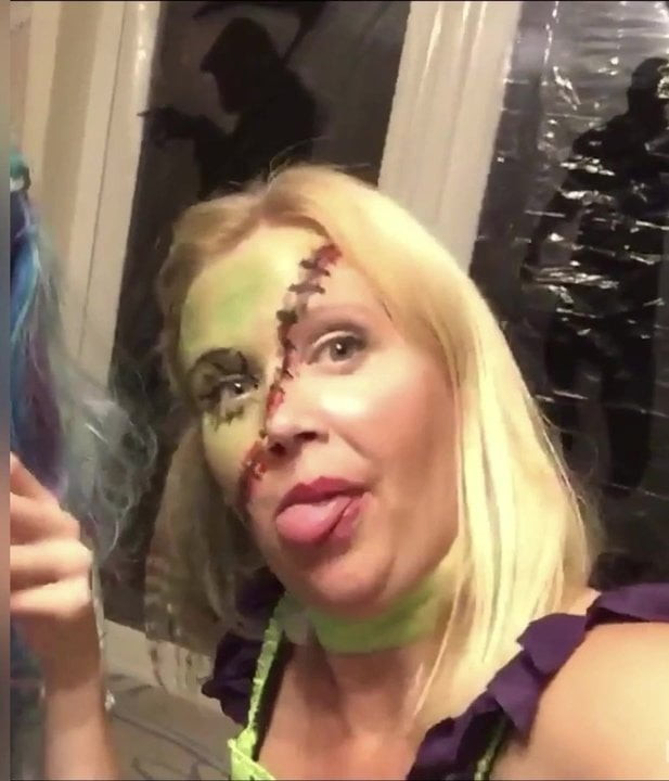 HORNY BLONDE MILF WANTS TO SUCK YOU OFF!