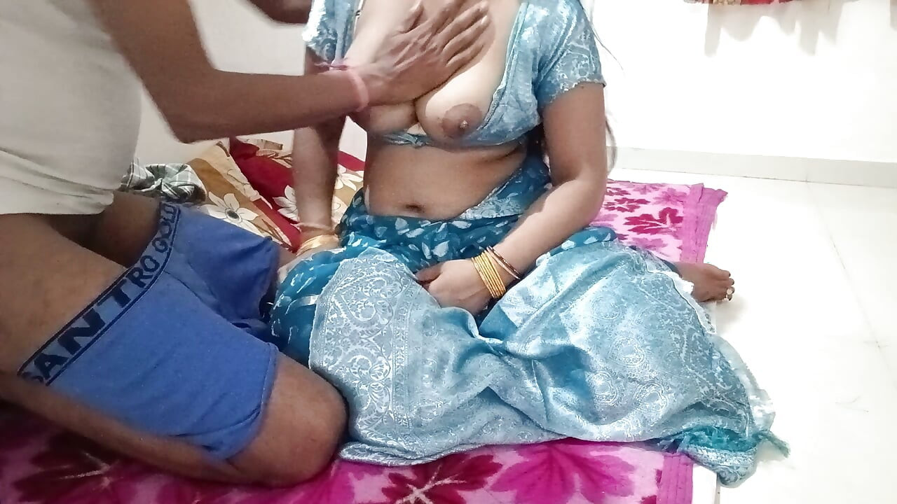 Hot Desi Bhabhi Ko Seksi Baateke Kar Ke Seks