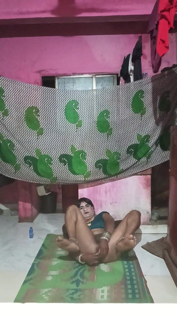 Must-share moment from "Madhuri bhabhi aj land ka pani likali"