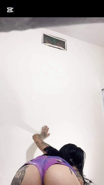Agite sua bunda, dance até eu gozar hoje.