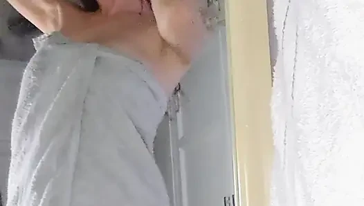 MILF BUTT PLUG TERANGSANG MENUNJUKKAN PAYUDARANYA DAN MEMEKNYA YANG BASAH