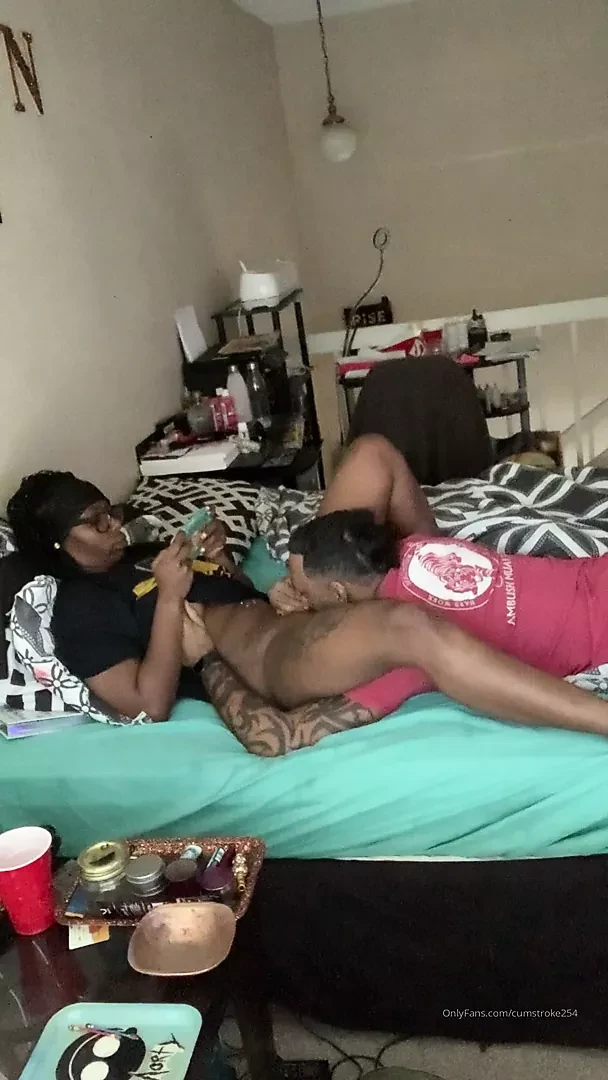 Eating her out while she plays her game