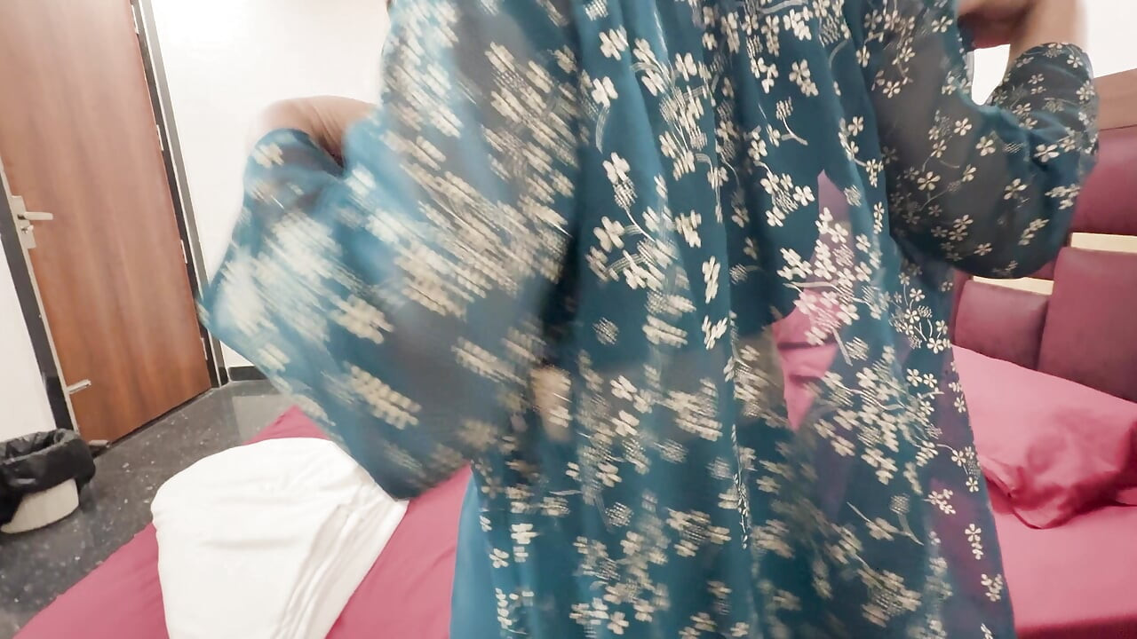 Girlfriend Ko Oyo Le Ja Ke Uske Sath Har Position Mein Sex Kiya