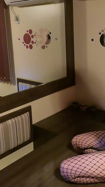 أحب الاستمناء والنظر إلى في المرآة - DOLLSCULT | مقطع 1