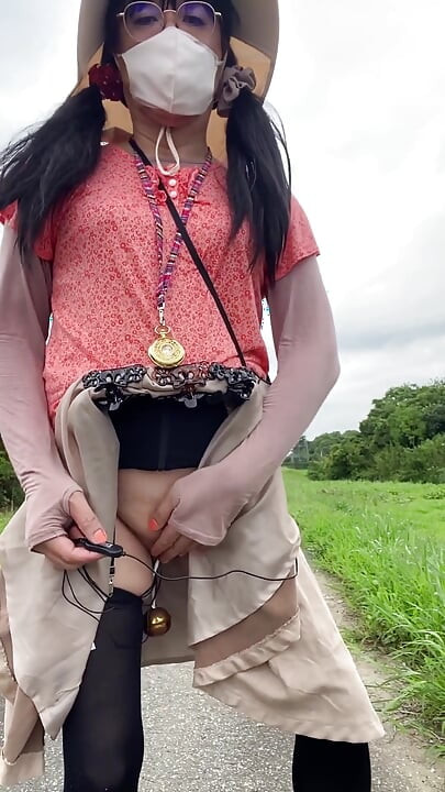 No. 283: Playing with an Outdoor Vibrator Set