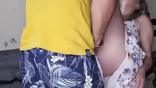 Я пригласила молодого мужика из бассейна с большим членом трахнуть меня, пока моего мужа нету дома