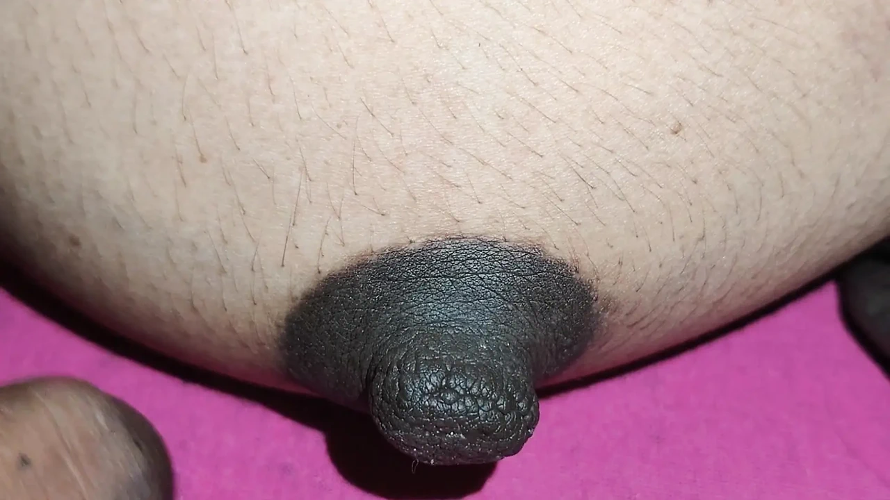 继妹吮吸我的鸡巴和她的阴户大量流出精液