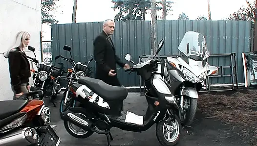 Zwei große harte schwänze für zwei versaute schlampen