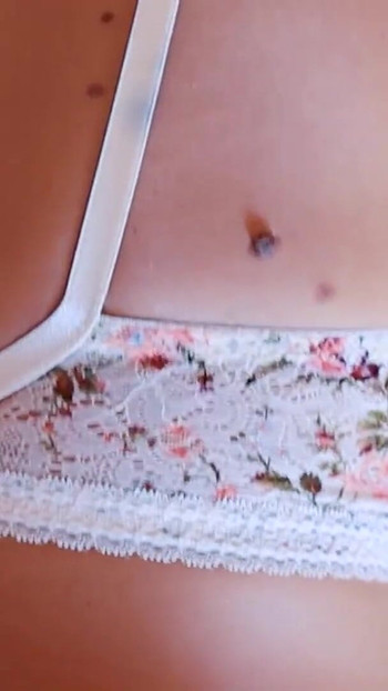 Deljenje je briga - Moja cimerka je htela da deli krevet za noć | Klip 2