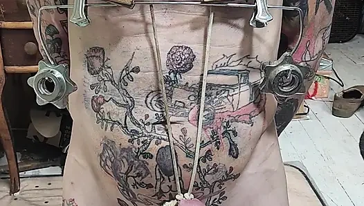 Goode Girl Fesselt Ehemanns Eier Und Schwanz Und Hat Fußspaß Mit Ihm