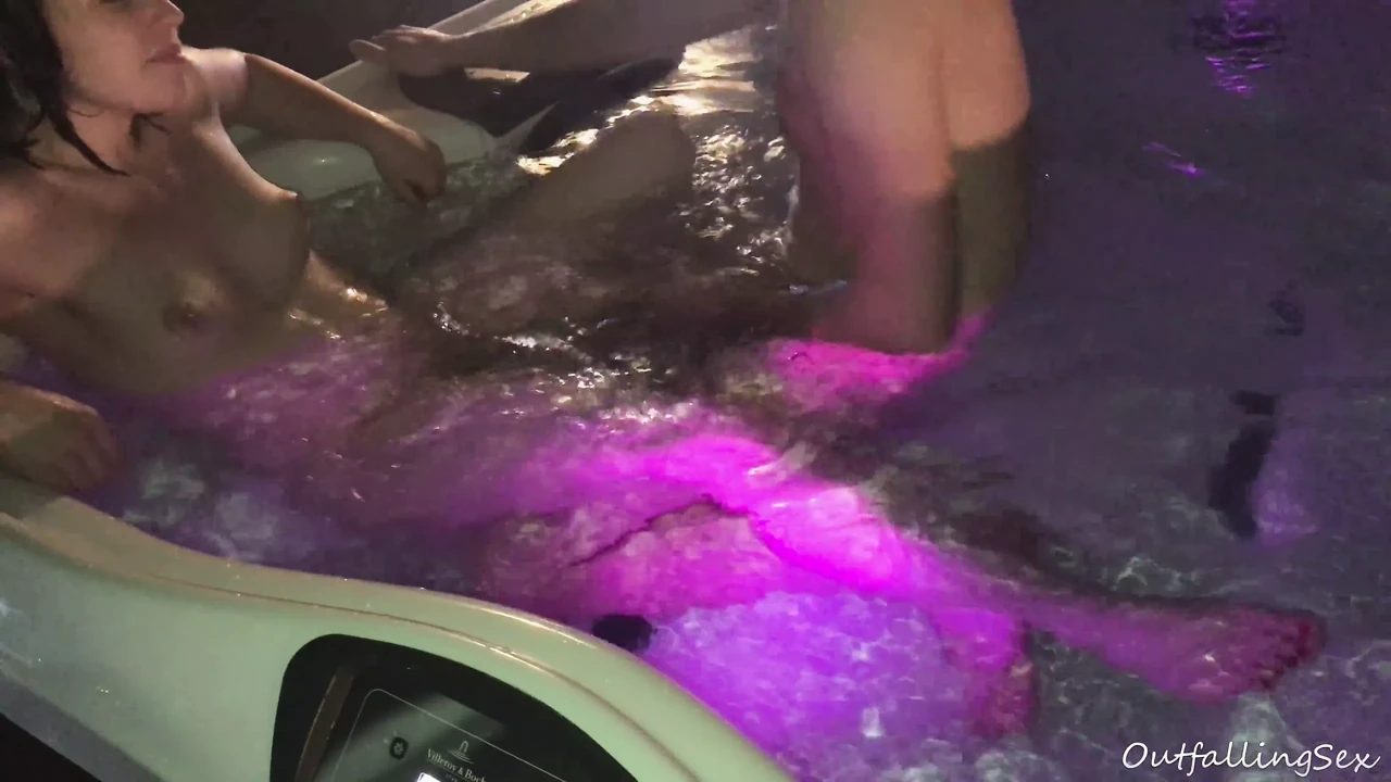 Teens fuck in the jacuzzi – underwater sex in pool