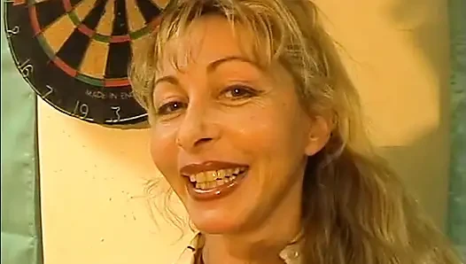 Isabelle lagi wawancara sambil bugil