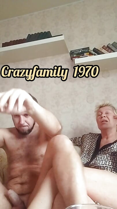 Моя мачеха и я обожаем смотреть порно и занимаются сексом