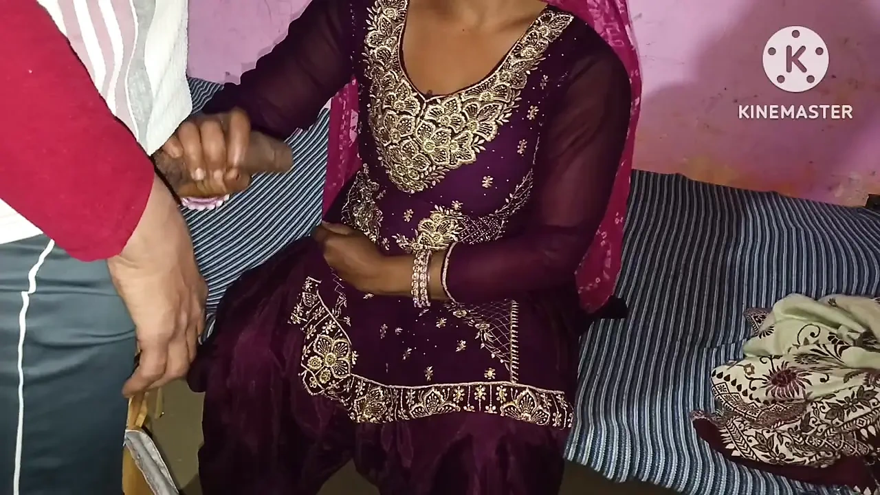 Desi sexy mausi fucked her own stepsister’s stepson by becoming a mare and lifting her in the lap and putting the dick in pussy