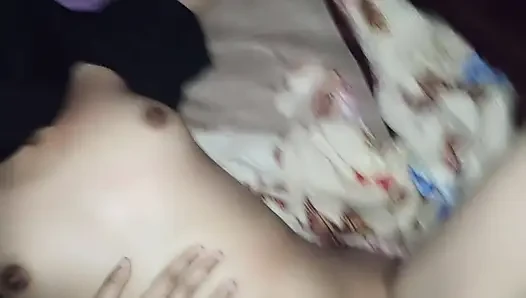 Video ngentot memek sempit adik tiri india, video xxx gadis cantik india