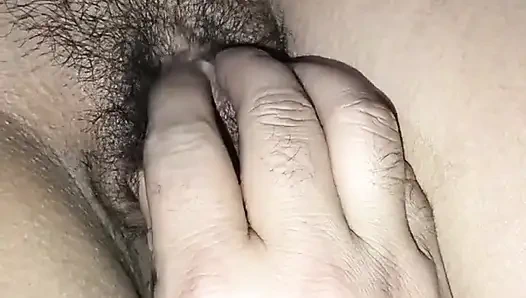 Desi Pooja Bhabhi Apni Chut Massage