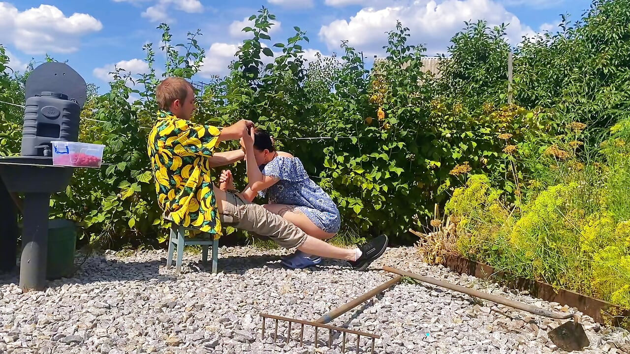 Rough outdoor fuck in the garden while picking berries