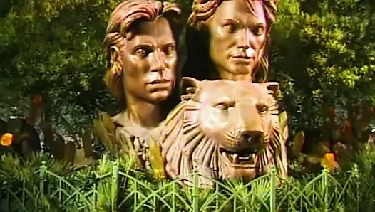 Versaute Taxifahrt mit heißen Blondinen