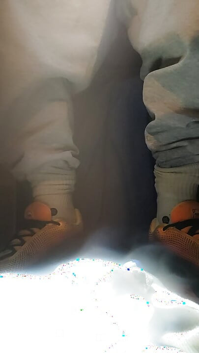 DJブロ・ピスとダーティソックスのゲーム...ハンマーをかけて!