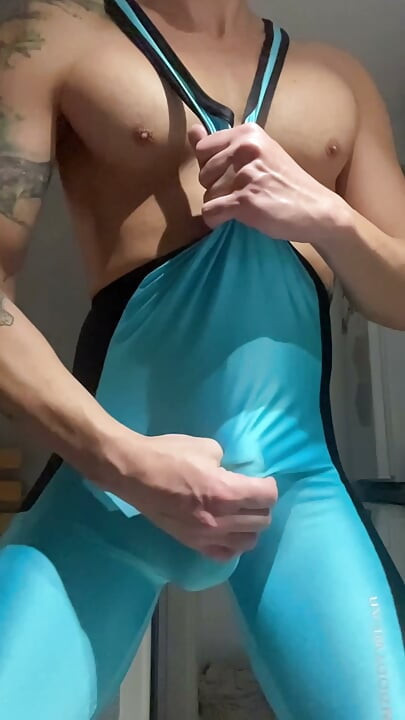 Jock in spandex jerks off his huge cock