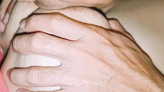 Üvey erkek kardeşinin aç dili üvey kız kardeşinin sulu amını yiyor