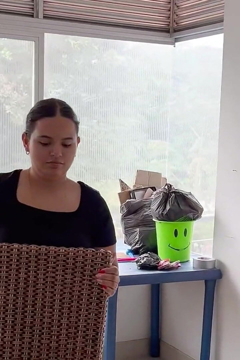 Unfaithful Bitch Fucks the First One That Grows