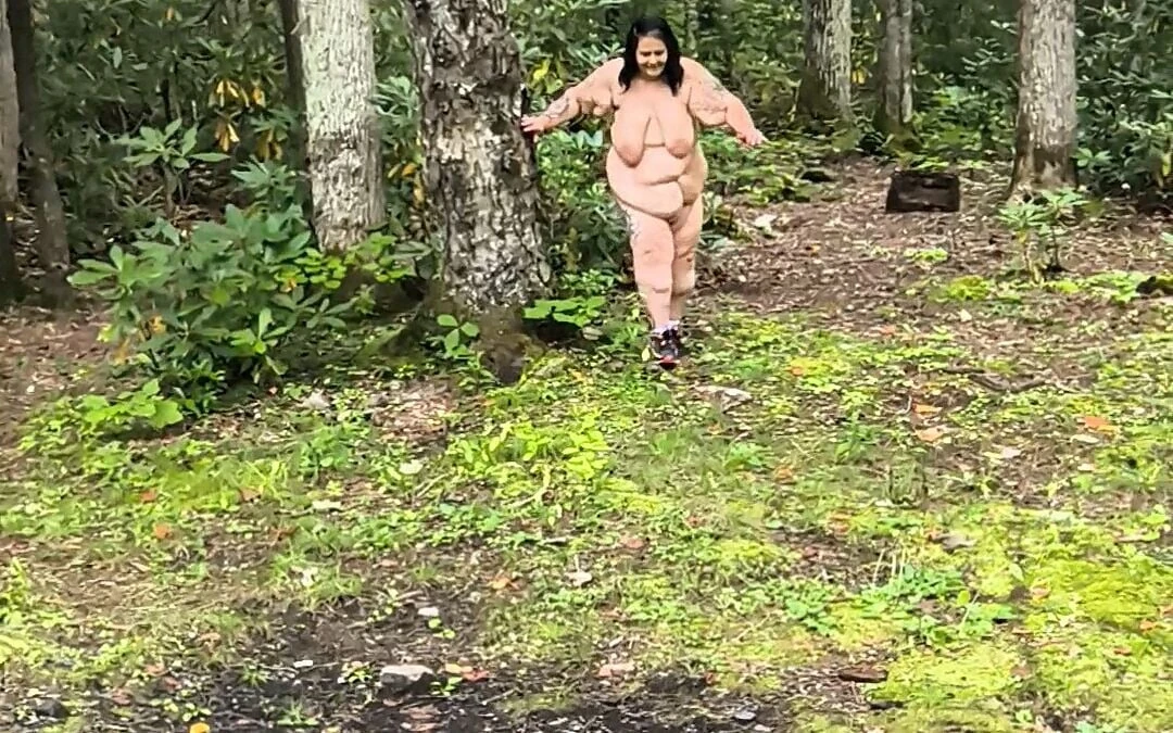 She's a Running Naked From the Horny Stranger Making Her Cumming