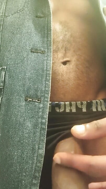 Büyük bir zenciyi emiyor