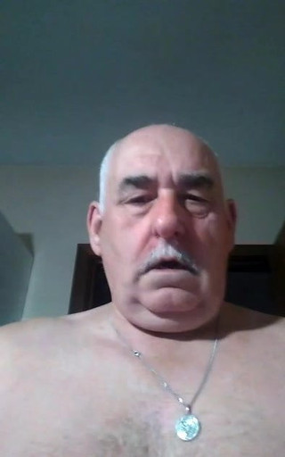 El abuelo jugar en webcam