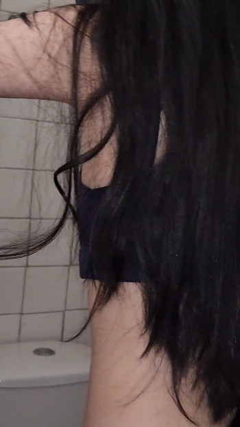 来自“服务员工在打扫浴室时被她的老板性交的标志性时刻！他们是秘密的异教徒。