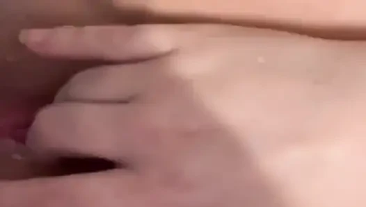 Meine haarige muschi beim pissen fingern