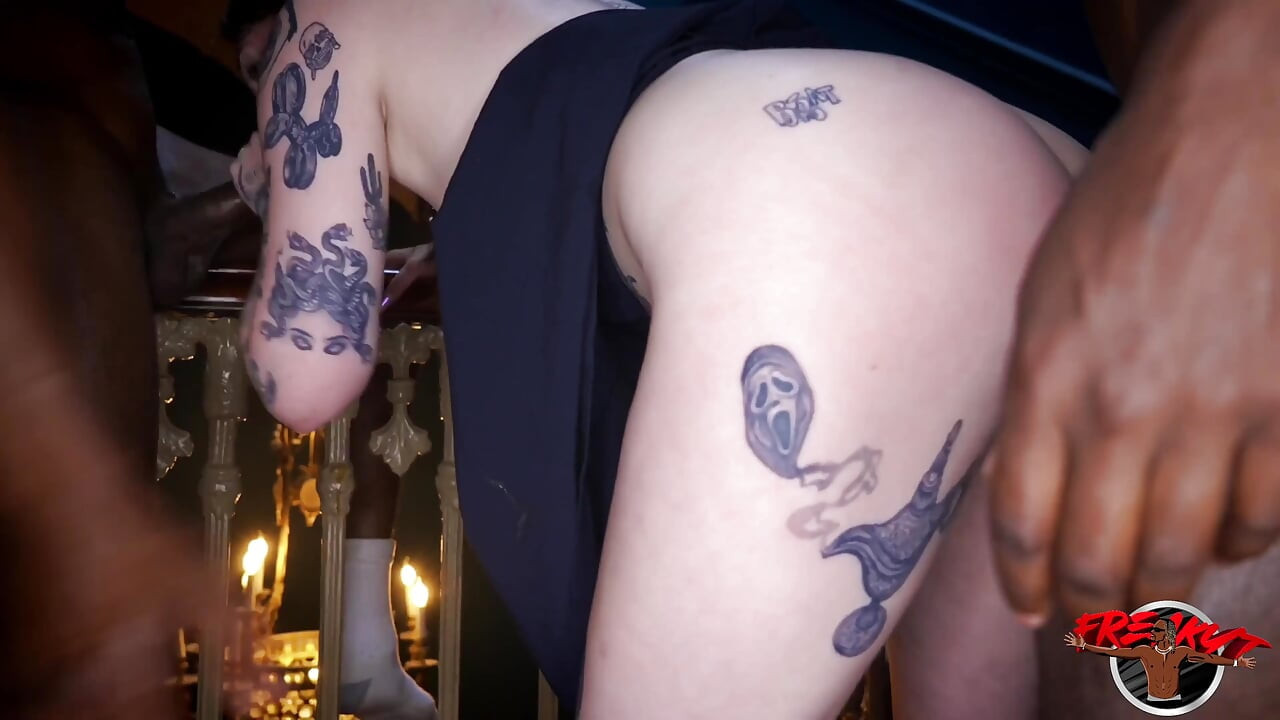 英國蕩婦被三根巨屌輪幹